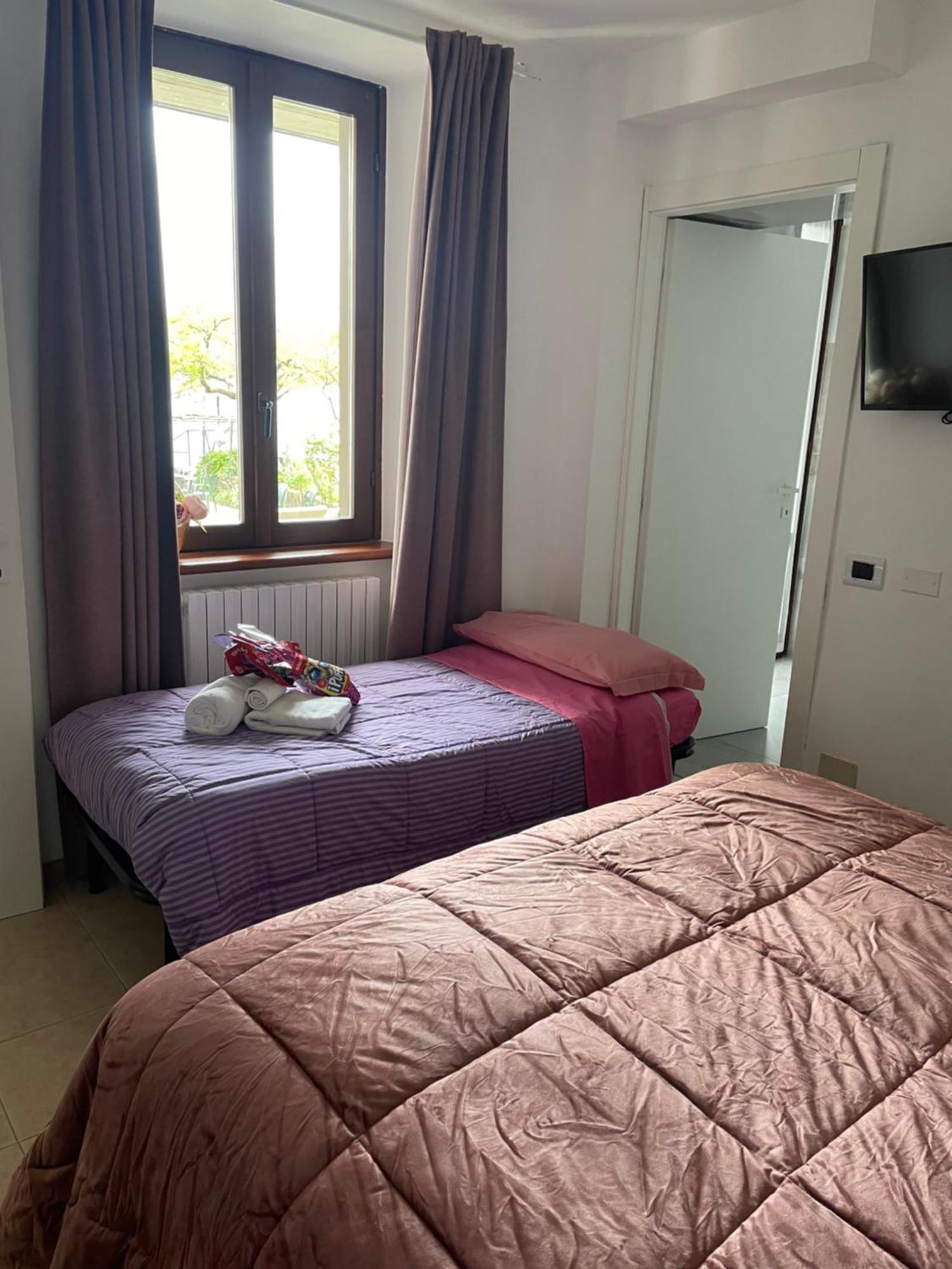 Peonia Apartment - Appartamento Vista Lago Леццено Номер фото