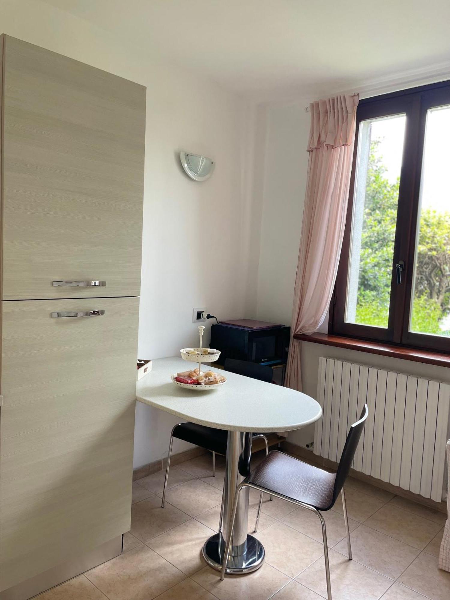 Peonia Apartment - Appartamento Vista Lago Леццено Екстер'єр фото